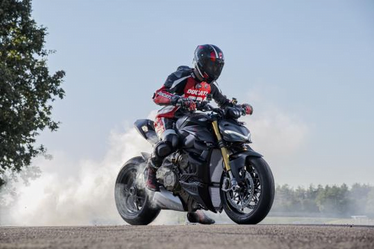 [Street] Ducati fait évoluer son StreetFighter V4 et dévoile une version SP2 orientée piste !