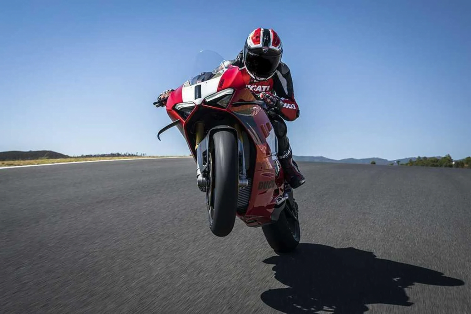 [Street] Ducati Panigale V4R 2023: 240 hp of pure power with technology from MotoGP