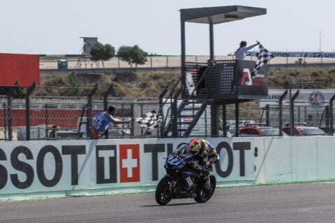 WSBK Supersport Portugal Course 2 : Dominique Aegerter obtient sa 13ème victoire dans une furieuse mêlée