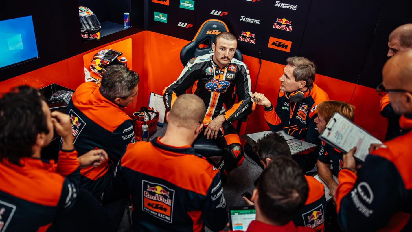 MotoGP, Pit Beirer KTM : “nous avons eu des jours difficiles à Valence avec des pilotes venus d’ailleurs, mais là, ça s’est sacrément bien passé”