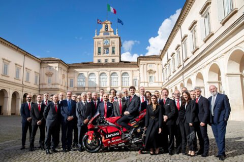 People MotoGP : Le Président de la République italienne, Sergio Mattarella, a reçu Francesco Bagnaia et une délégation de Ducati Corse au Quirinale (Vidéo)