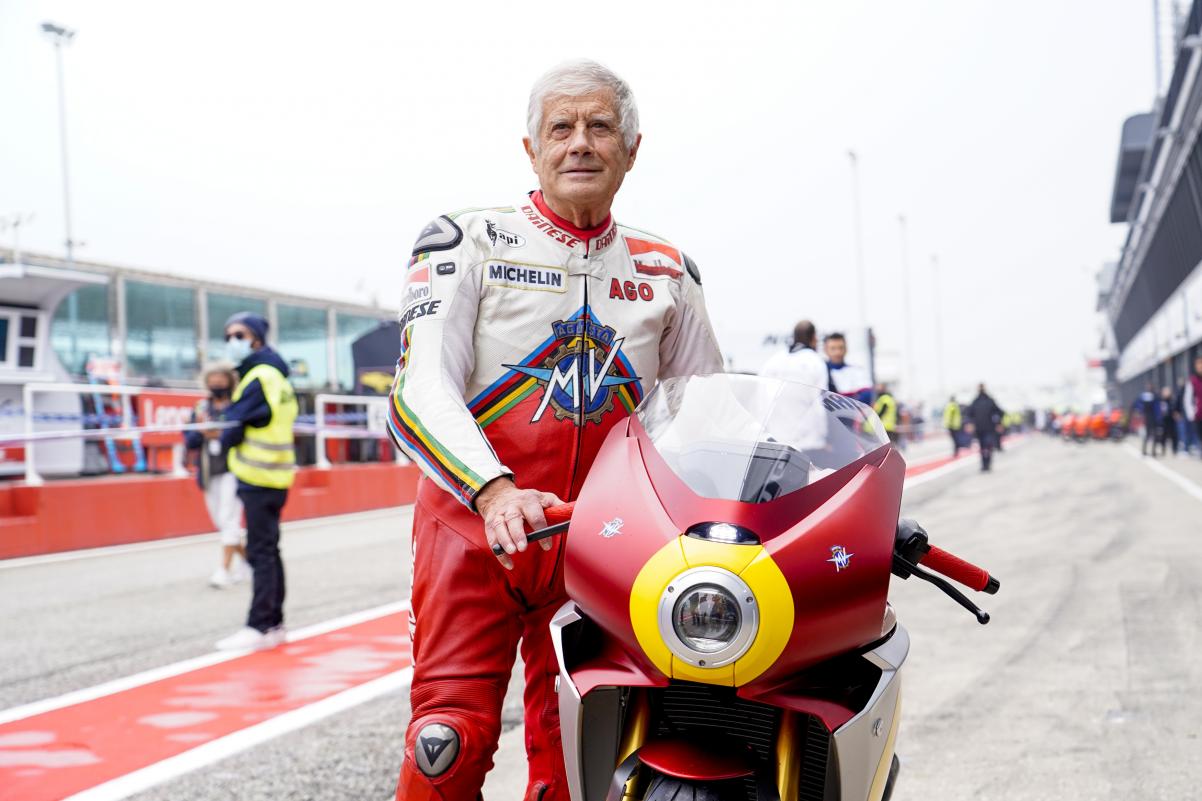 MotoGP, Giacomo Agostini : “aux prochains tests, nous verrons si les autres usines ont compris que le moment est venu de relever le niveau face à cette Ducati”