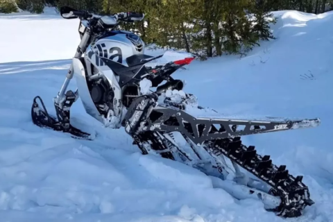 Insolite : Une Aprilia RSV4 transformée en… motoneige de plus de 200ch !