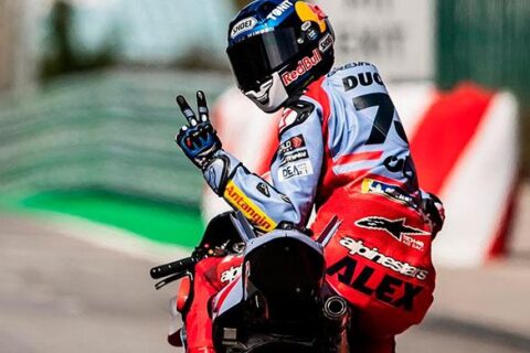 MotoGP Italie Parade LIVE : La charrette version italienne…
