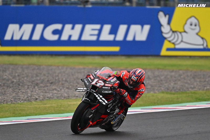 MotoGP Argentina J2 Maverick Viñales (Aprilia/7) indefeso: “A maneira como eles pilotam é surpreendente”