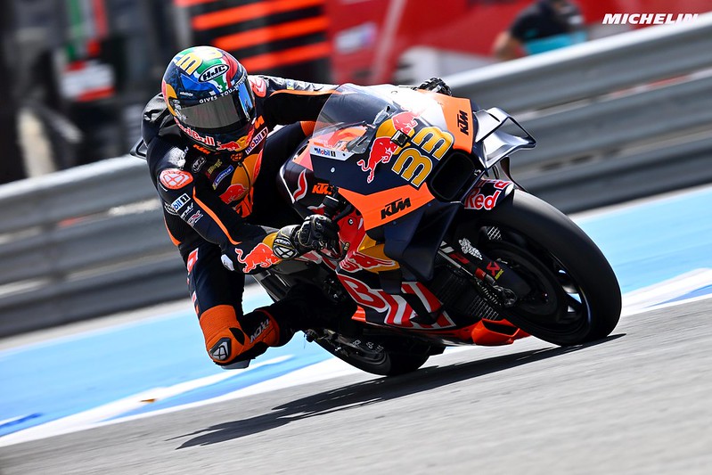 MotoGP Espagne Jerez J2 : Brad Binder (KTM/1), en travers toute la course, l’admet : « Dépasser n’a pas été facile »