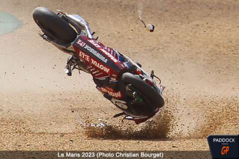 Galeria de fotos do EWC 24 Heures Motos Le Mans: A queda da Suzuki # 12