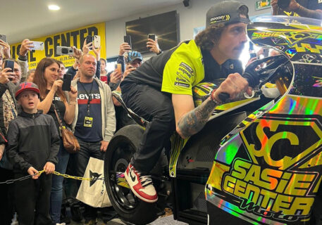 People MotoGP Le Mans : Comment Marco Bezzecchi et Luca Marini ont préparé le GP de France à Pontault-Combault...