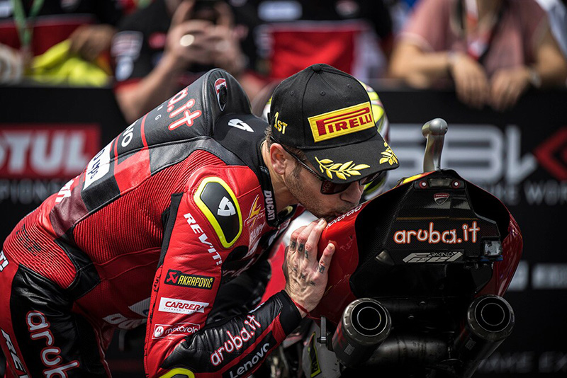 WSBK Donington : Le team Aruba.it Racing – Ducati solide leader en arrivant en Angleterre