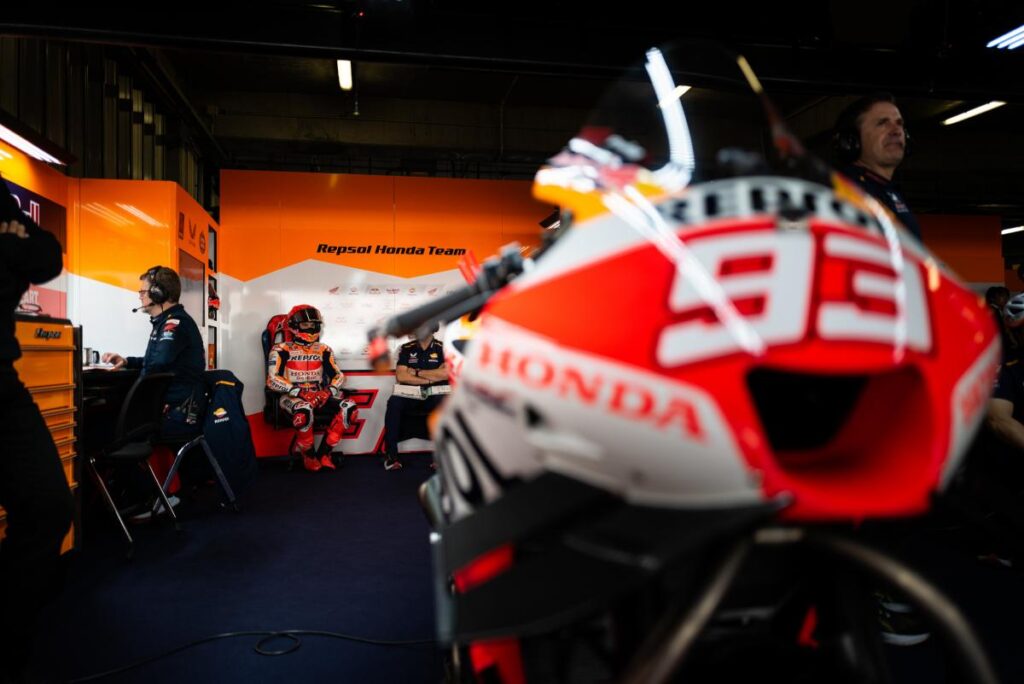 MotoGP Óscar Haro : « Marc Márquez restera chez Honda, il veut développer la moto ».