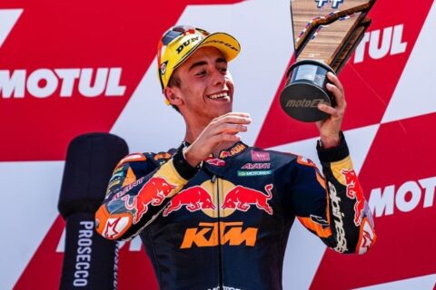 MotoGP Italie Parade LIVE : La charrette version italienne…