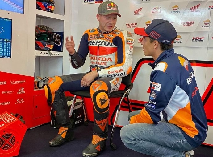 MotoGP, crise na Honda, Stefan Bradl se declara inocente: “Sou piloto de testes e reserva, sem desenvolvimento”