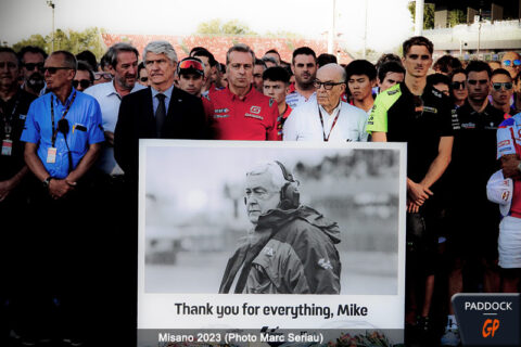 MotoGP Misano J2: homenagem comovente a Mike Trimby