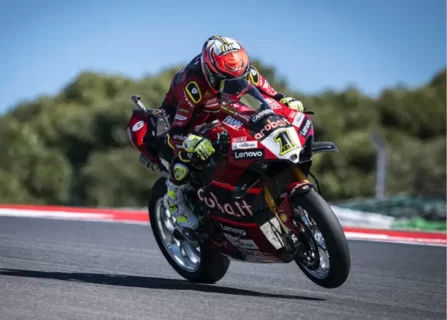 WSBK Portimão Superbike Race 1: Alvaro Bautista passes and leaves, Ducati takes the manufacturers' title