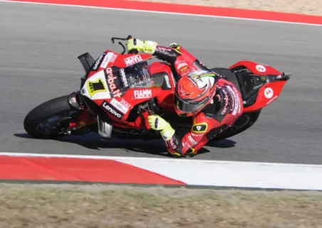 WSBK Portimão Superbike FP3: Álvaro Bautista bate o recorde, é o mágico da montanha-russa!