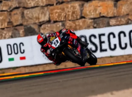 WSBK Aragon Superbike FP2: Ducati triple, Petrucci closes the gap