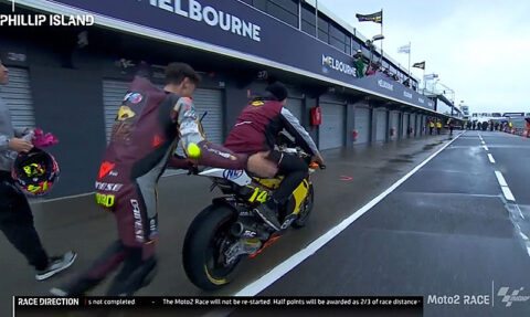 Moto2 Australia Race: Acosta falls before the start, Arbolino untouchable, and red flags!