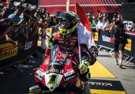 WSBK Portimão Superbike Race 2: The hat-trick for Alvaro Bautista, but Toprak Razgatlioglu postpones the world title celebration!