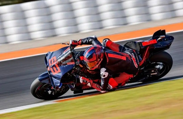 MotoGP Test Portimao : Valentino Rossi pointe à 1,6s de Bagnaia et Marc  Marquez a roulé transpondeur - Paddock GP