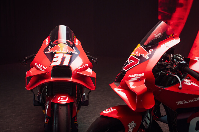 マジックキャッスル 赤 レアデック 71309_Red Bull GASGAS Tech3_RC16_MotoGP_Fernandez 37_Acosa 31_2024