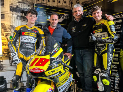 Moto3: アンドレア・ドヴィツィオーゾの代わりに、スナイパーズチームはマッテオ・ベルテルとデビッド・アルマンサとともに黄色に変わる