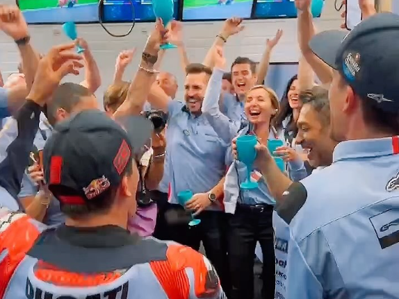 L’écho des réseaux : Marc Marquez fête son podium en chanson