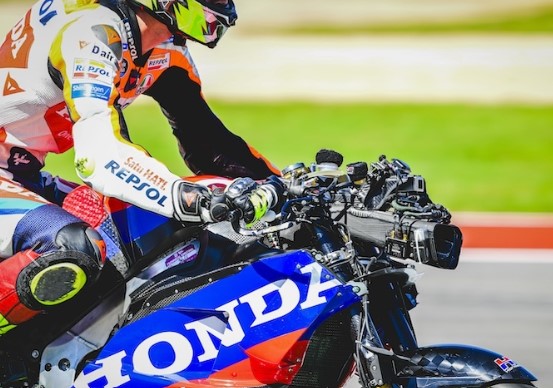 MotoGP、ホンダライダーはさらなる期待を寄せる：「エンジンだけではなく、あらゆるレベルで何か新しいものをもたらす時が来た」