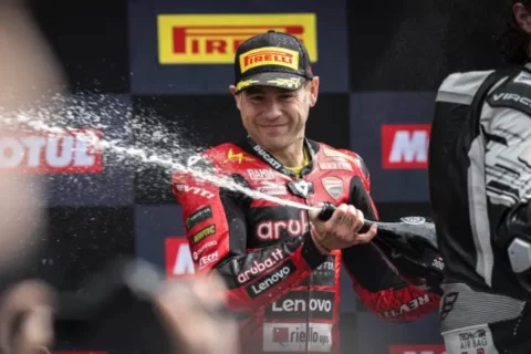 WSBK Superbike Assen Superpole Race: Bautista in madness, what a sprint! The double for Ducati.