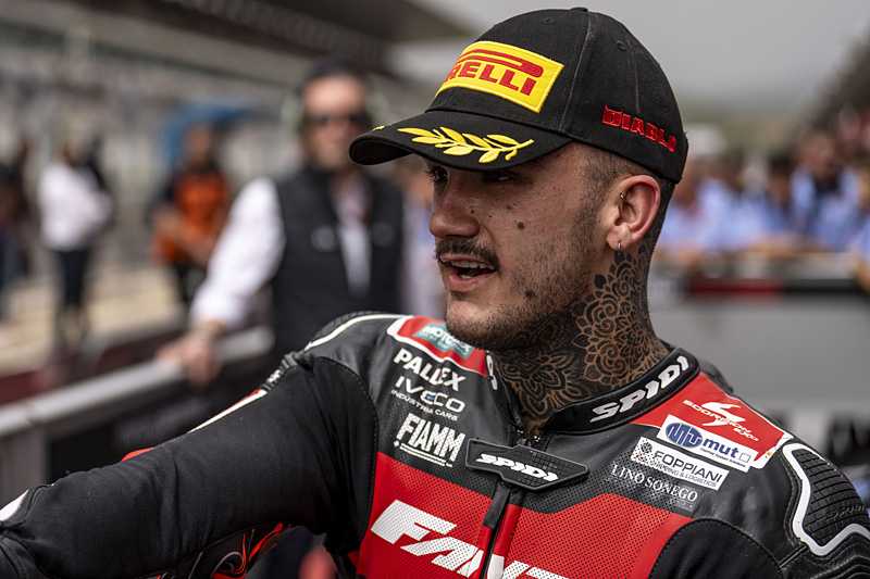 Moto2, Aron Canet : “les gens me regardaient d’un mauvais œil, me qualifiant de gangster à cause de mes tatouages et de mes piercings”.