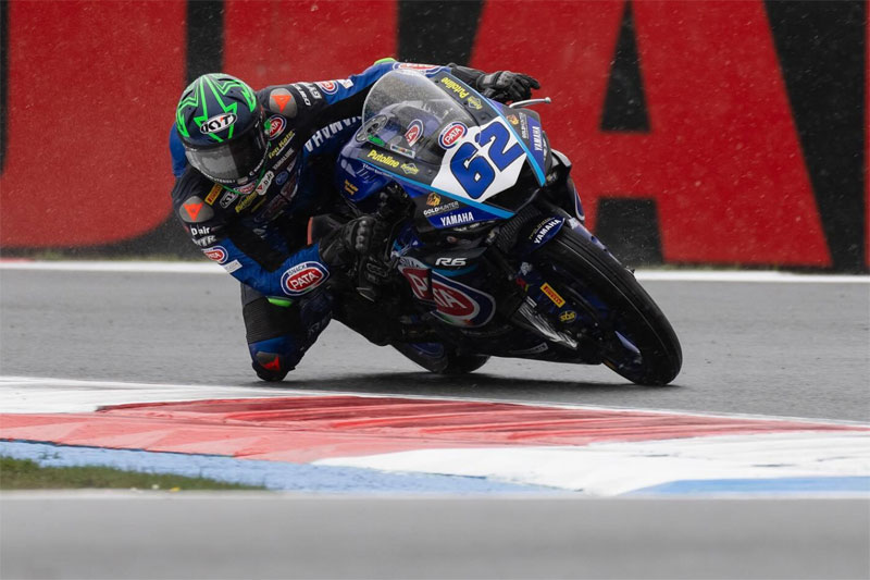 WSBK Supersport Assen J1: Stefano Manzi elimina metade dos pilotos do grid de largada!