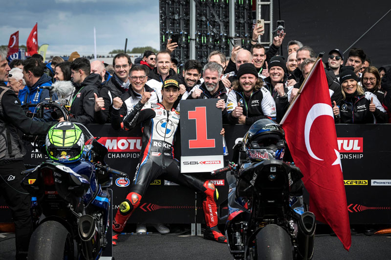 WorldSBK と FIM EWC での BMW M 1000 RR の勝利と表彰台: アッセンとル・マンでの BMW Motorrad モータースポーツの週末は成功裏に終わりました!