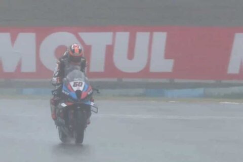 WSBK, Magny-Cours Course 1 : Van der Mark maintient l&rsquo;invincibilit&eacute; de BMW sous le d&eacute;luge au grand soulagement de Toprak Razgatlioglu