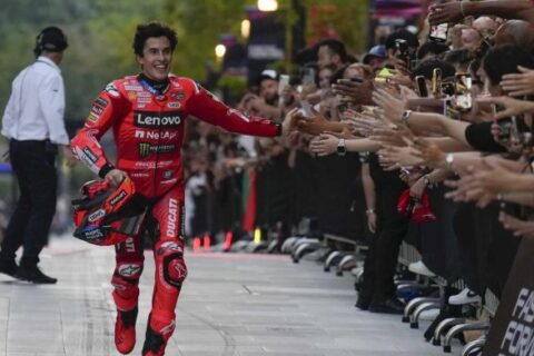 MotoGP Misano J2 : Hommage poignant à Mike Trimby