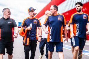 MotoGP、ピット・ベイラー：「ペドロ・アコスタに今以上のものを与えなければならないことは間違いない」