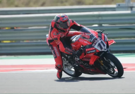 WSBK Superbike Cremona FP2 : Nicolo Bulega pratique un autre sport. Un vendredi stellaire...