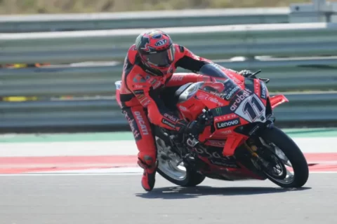 WSBK Superbike Cremona FP2 : Nicolo Bulega pratique un autre sport. Un vendredi stellaire...