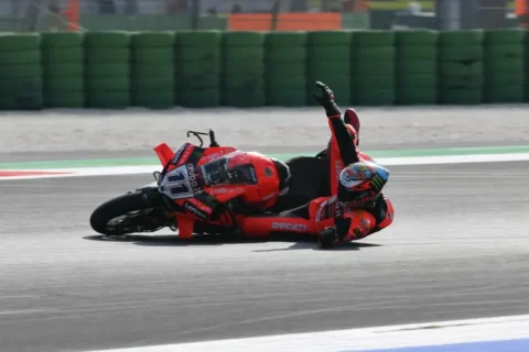 WSBK Superbike Misano Warm up : Nicolo Bulega chute et complique les plans