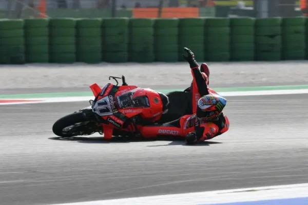 WSBK Superbike Misano Warm up : Nicolo Bulega chute et complique les plans