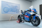 People MotoGP : La Ducati Panigale V4 Tricolore Italia inspire une œuvre d'art de l'artiste italien Andrea Crespi