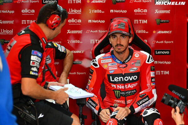 Parlons MotoGP : Voici pourquoi cette saison fait très mal à Pecco ...