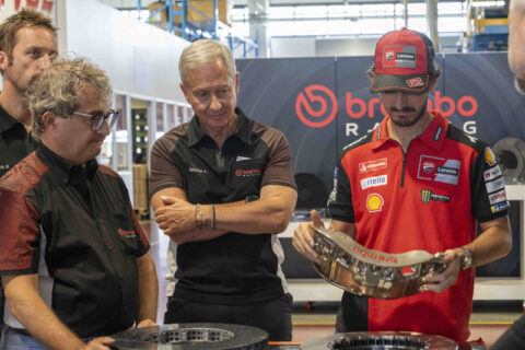 MotoGP : Francesco Bagnaia et le staff Ducati s'arrêtent chez Brembo