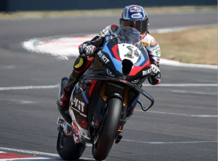 WSBK Superbike Donington Course-1 : Toprak Razgatlıoğlu obtient une note parfaite, la première course est sans histoire