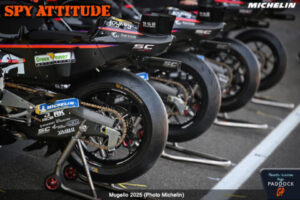 "Spy Attitude" Technique MotoGP : Vu chez Aprilia...