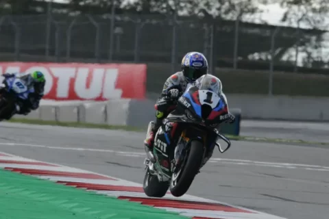 WSBK Superbike Magny-Cours Course-1 : Toprak Razgatlioglu les balaie tous dans une course 1 sans histoire