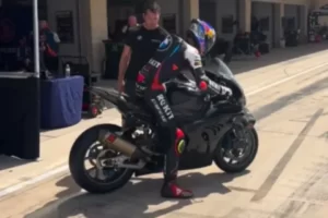 Toprak Razgatlioglu impressionne à nouveau : Chrono incroyable à Austin avec une BMW de série !