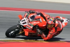 WSBK Superbike Aragon Course Superpole : Une bagarre monstrueuse, Nicolo Bulega énerve Toprak Razgatlioglu au Sprint !