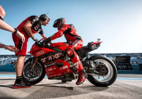 Superbike Jerez FP2 : Ducati ne plaisante pas ! Nicolo Bulega martèle Toprak Razgatlioglu !