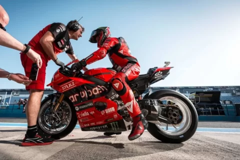 Superbike Jerez FP2 : Ducati ne plaisante pas ! Nicolo Bulega martèle Toprak Razgatlioglu !