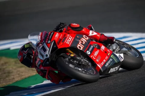 Superbike Jerez Course-1 : Super Bulega est impitoyable, Toprak Razgatlioglu devra encore attendre pour célébrer !