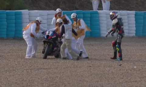 Superbike Jerez Course Superpole : Bulega fait tomber Razgatlioglu, Jerez se transforme en ring !
